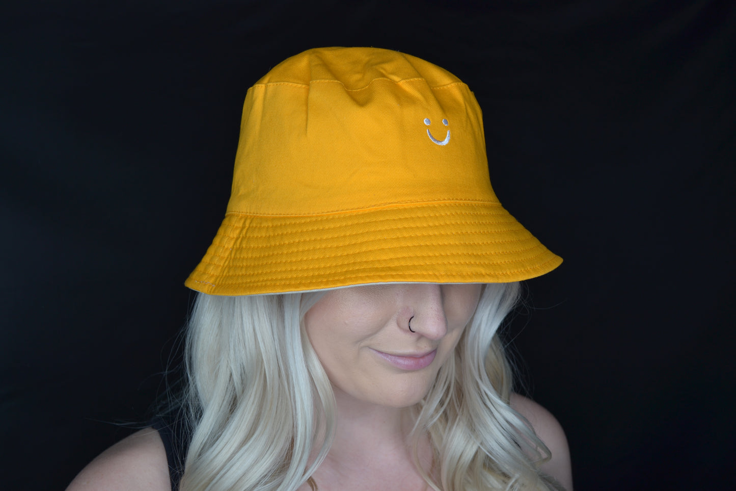 SMILEY FACE REVERSIBLE BUCKET HAT