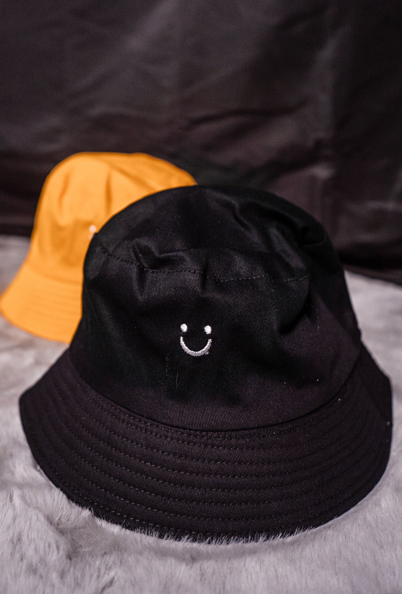 SMILEY FACE REVERSIBLE BUCKET HAT